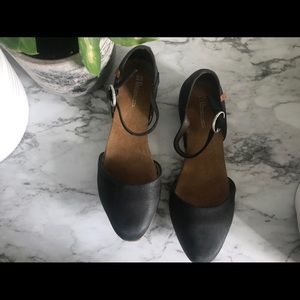 El Naturalista sandal size 38